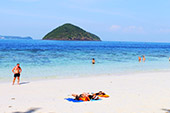 Private Yacht Charter to Coral Island : JC Tour